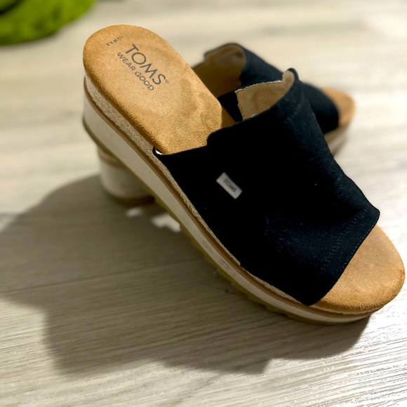 Toms Shoes - Tom’s Women’s wedge slip-on sandals